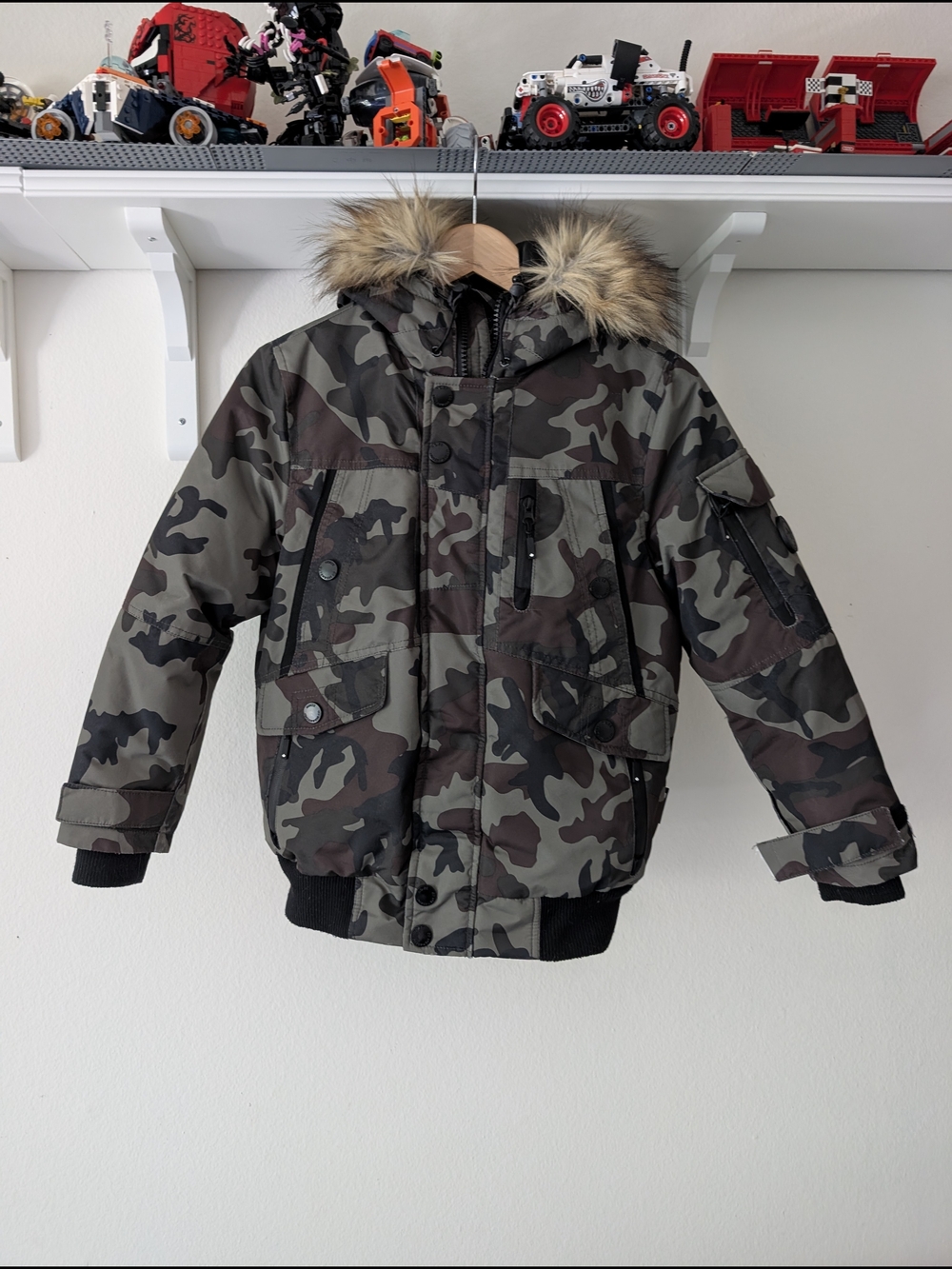 Green and Brown Camo Quilted Jacket Size M/10 So Many Pockets And So Warm